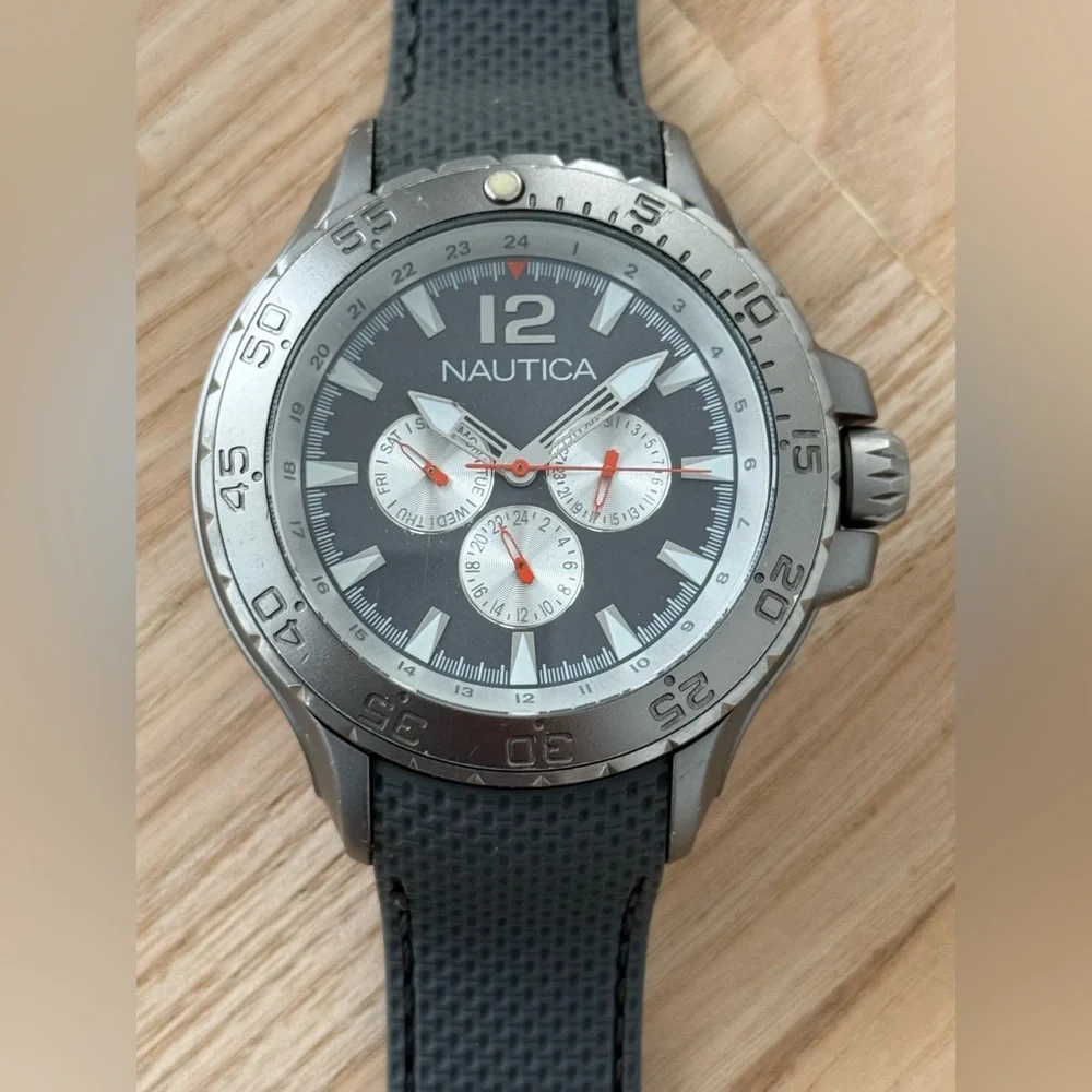 Nautica Aluminum Chronograph-Style Dial Watch Gray Dial Silicone Strap Date Dial